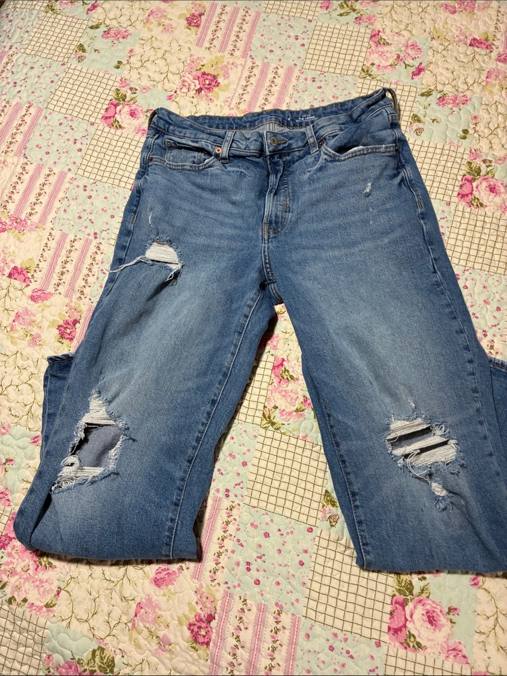 Old navy Ripped Boyfriend Jeans in Medium Blue Wash